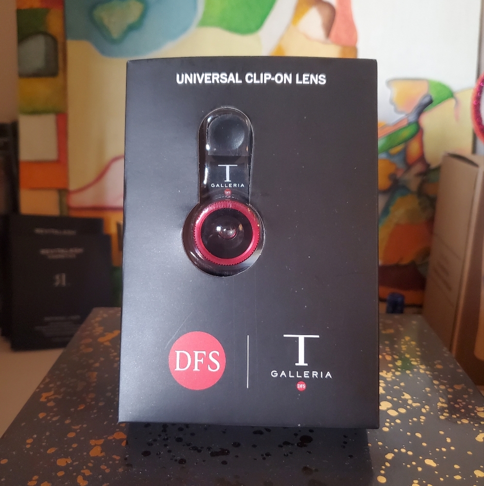 Universal Clip-On Lens - Picture 1 of 1
